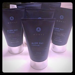 Monat Blow Out Cream